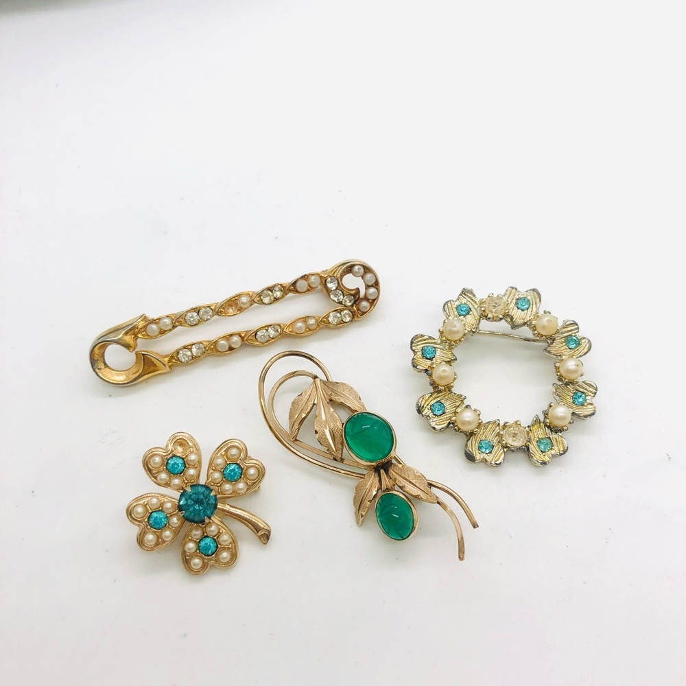 Vintage Green Scarab & brooch lot